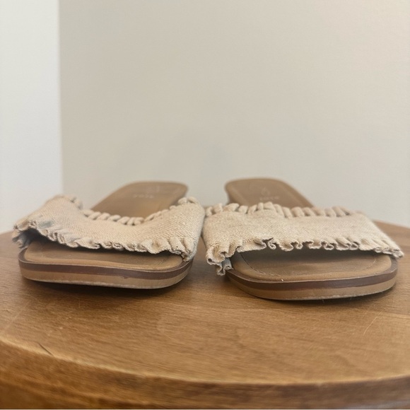Joie Eidel Ruffle Sandal Womens Size 9.5 Beige Tan Canvas Material Slide Slip On - Picture 2 of 16